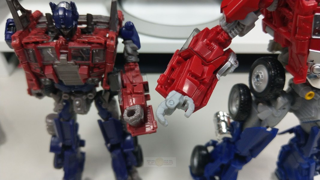Bumblebee The Movie BB 02 Legendary Optimus Prime   In Hand Images Of TakaraTomy Exclusive Release  (18 of 40)